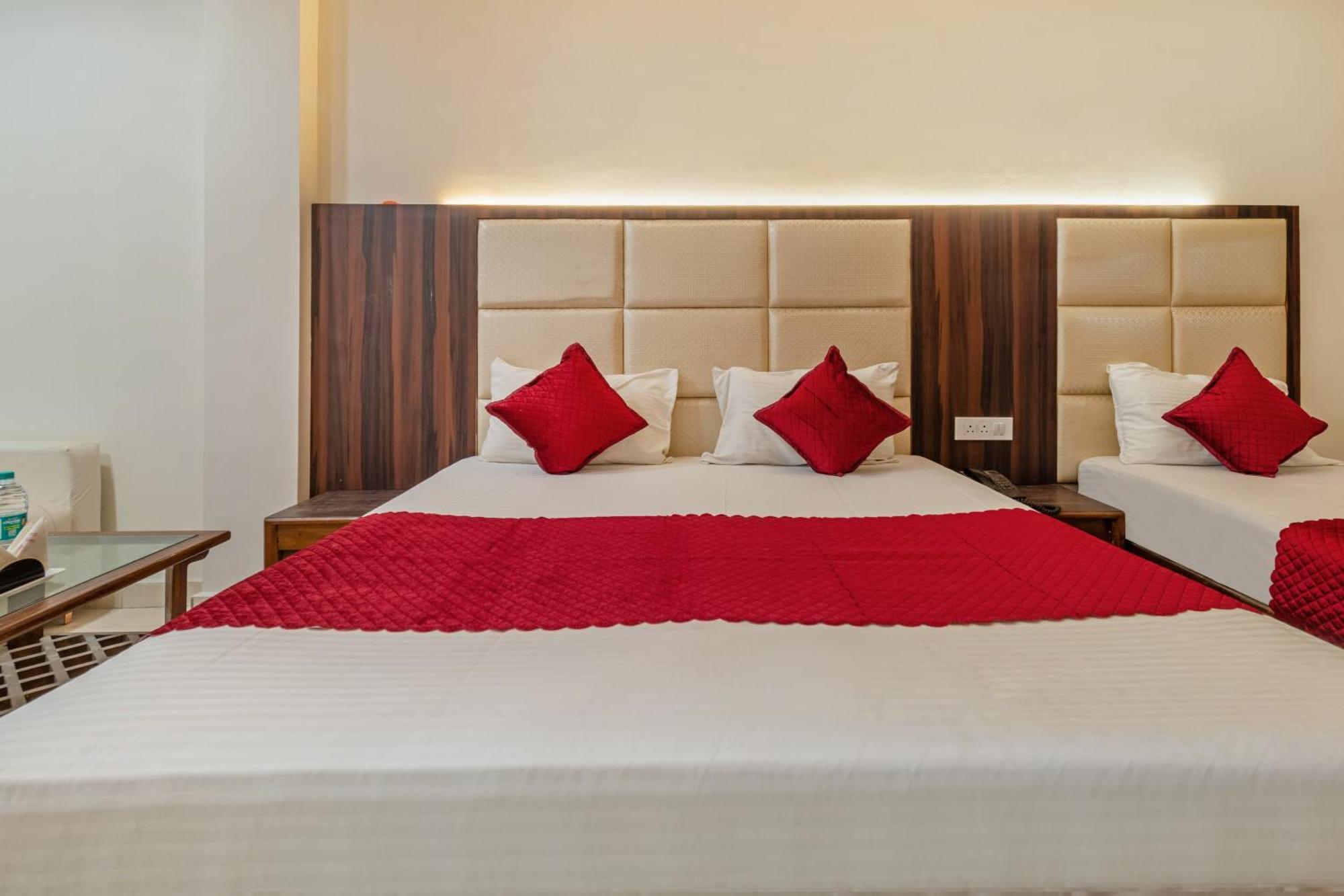 Hotel South Indian デリー エクステリア 写真