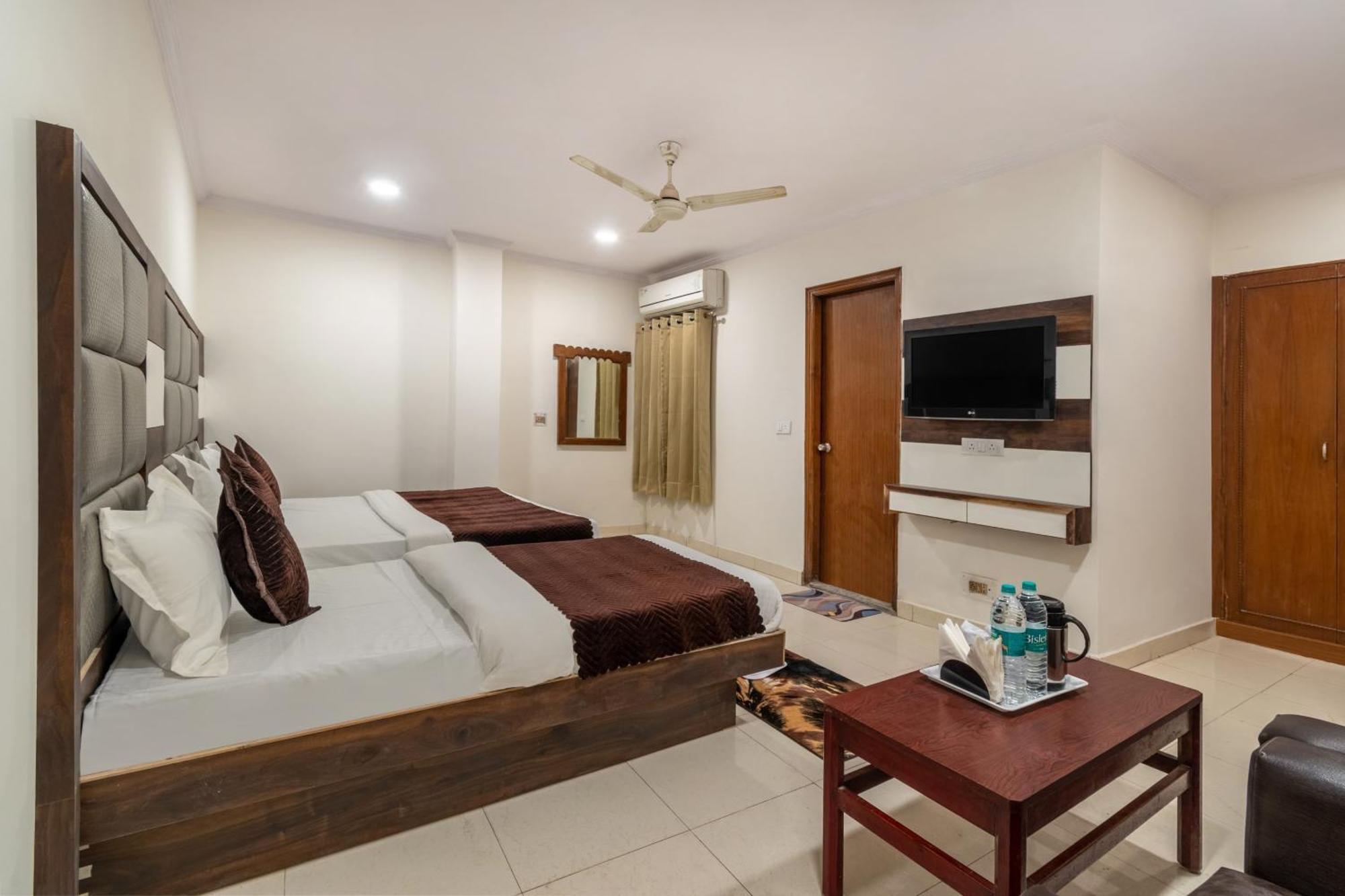 Hotel South Indian デリー エクステリア 写真