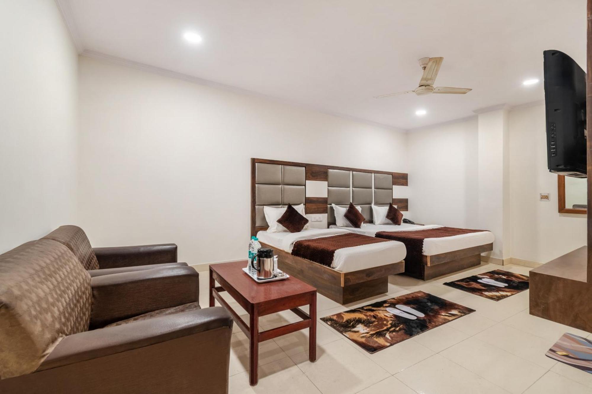 Hotel South Indian デリー エクステリア 写真