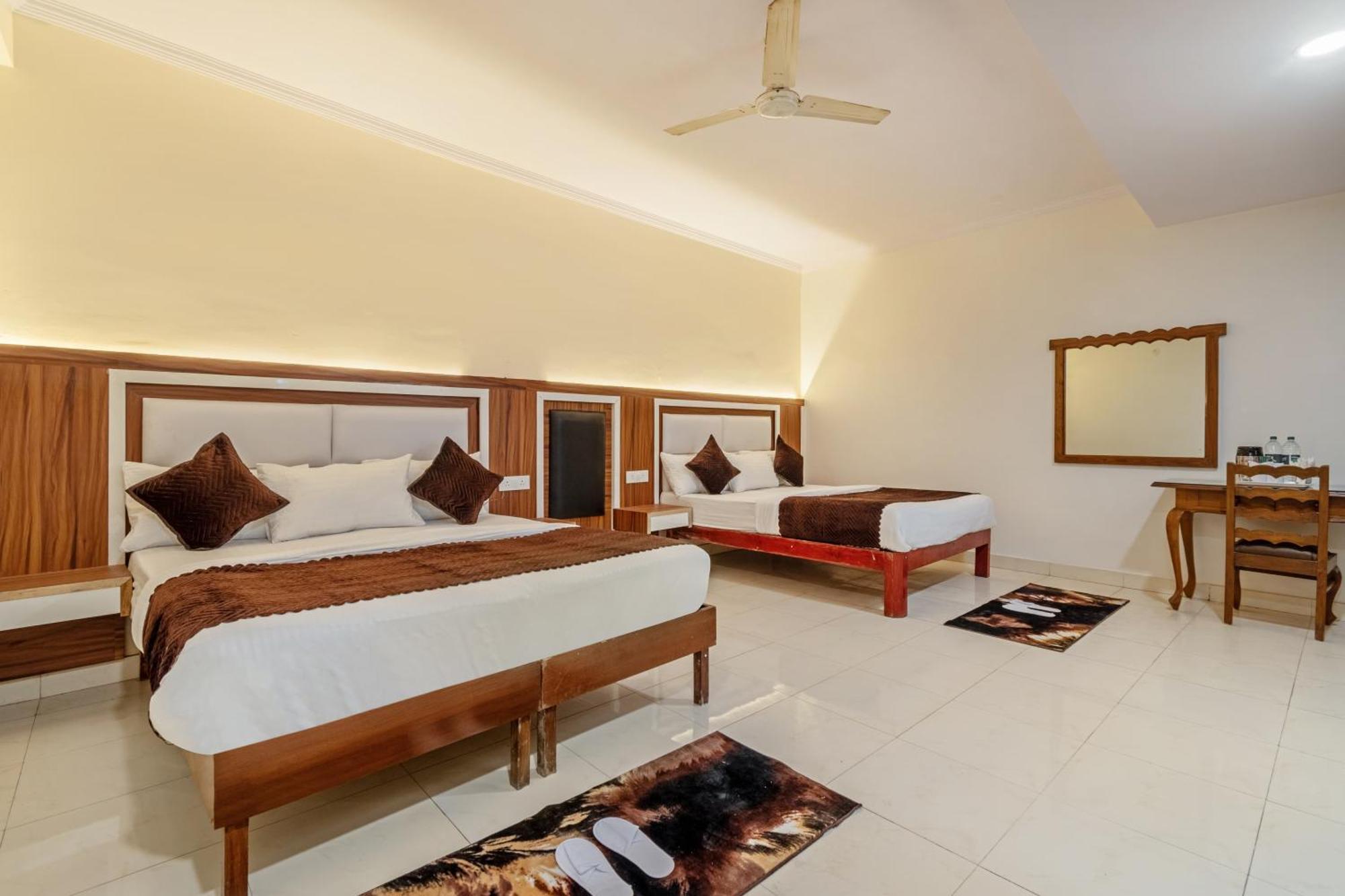 Hotel South Indian デリー エクステリア 写真