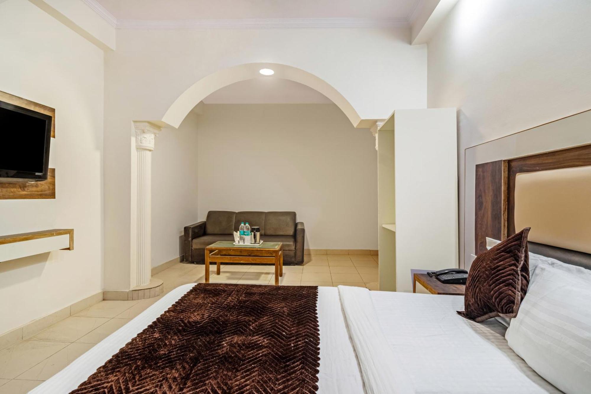 Hotel South Indian デリー エクステリア 写真