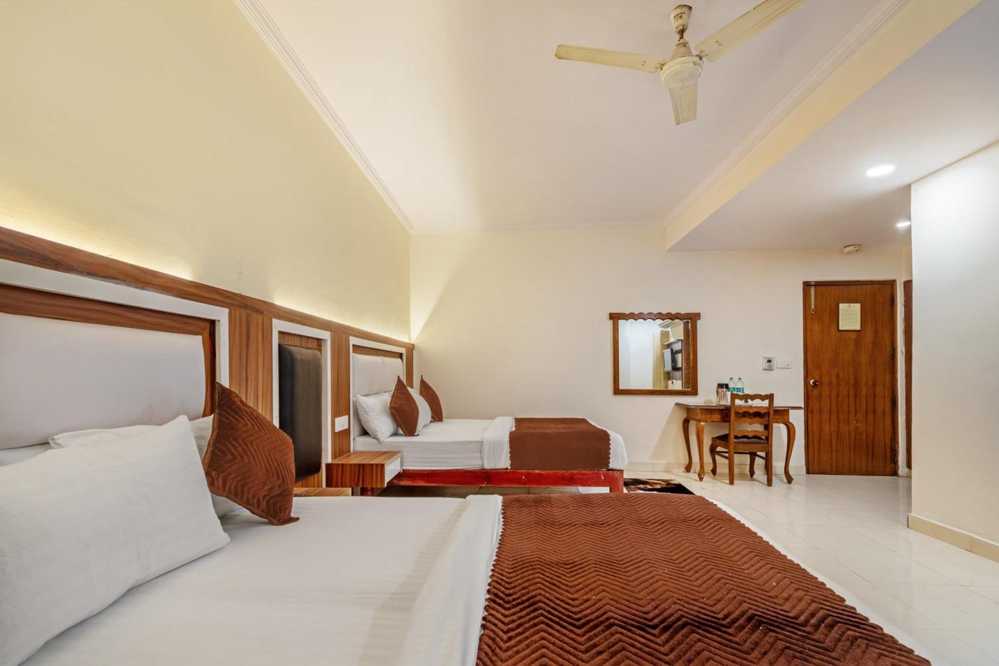 Hotel South Indian デリー エクステリア 写真